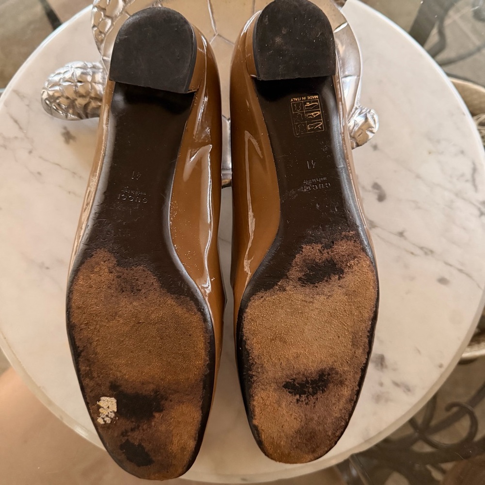 Gucci Tan Patent Leather Loafers with Gold Accents Size EU 41 Like New - Picture 10 of 12